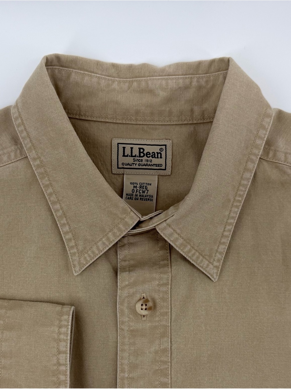 L.L. Bean Men's M reg OFCW7 Light Khaki Button-Down Shirt